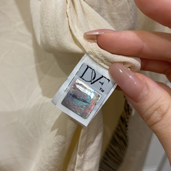 Diane von Furstenberg DVF 100% silk blouse shirt Silk Beige Tops size 0 - Picture 4 of 10
